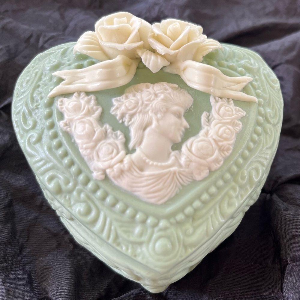 Victorian Cameo & Roses Heart Trinket Box